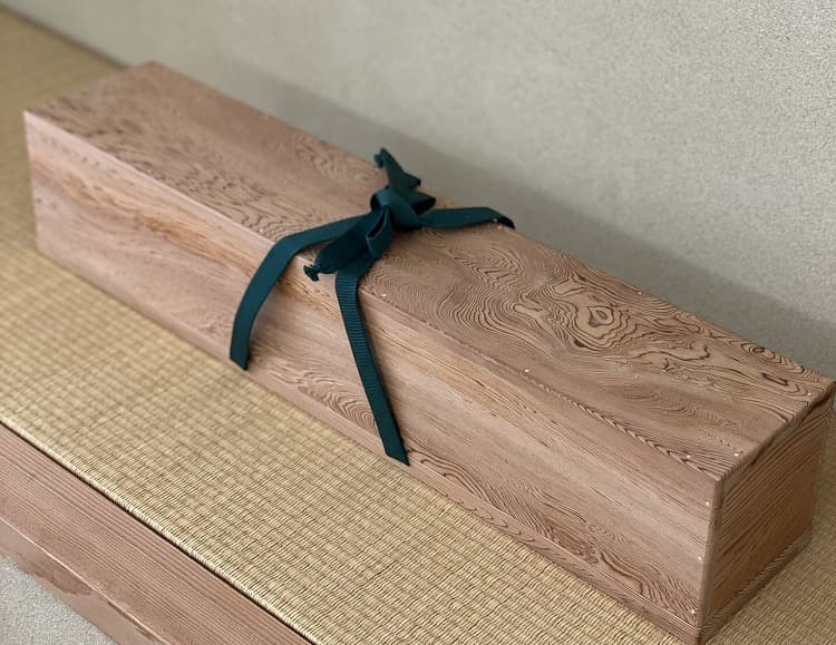 松本松栄堂からの注文で作った屋久杉の外箱。